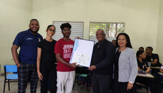 Coordinador de la Cátedra de Humanidades del IEESL es reconocido por el Centro UASD San Cristóbal